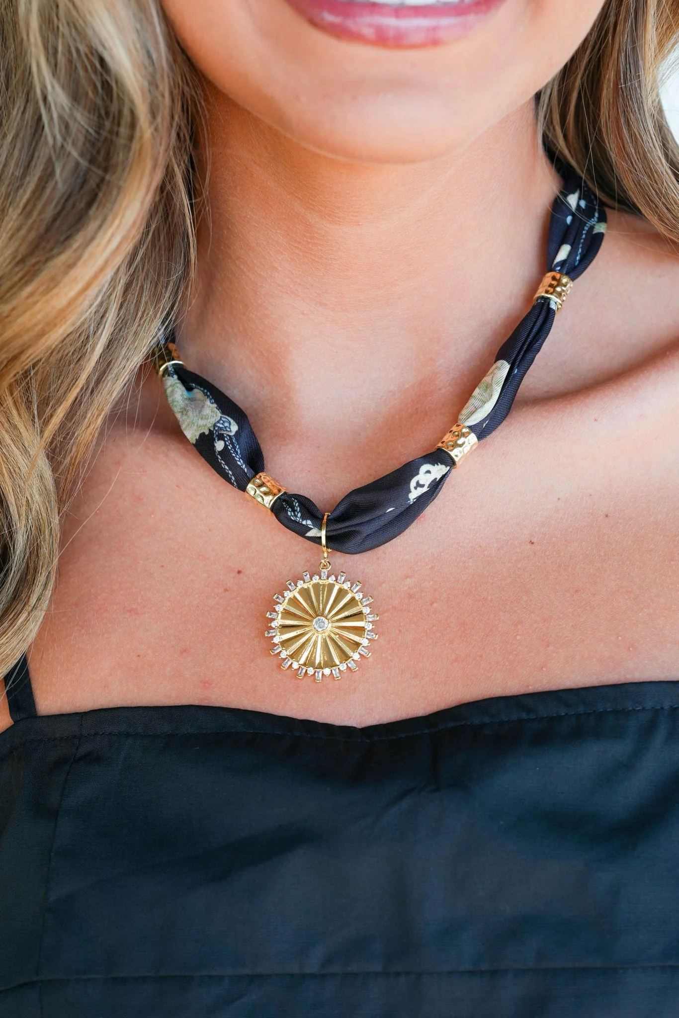 Germelli Scarf Necklace - Image 11