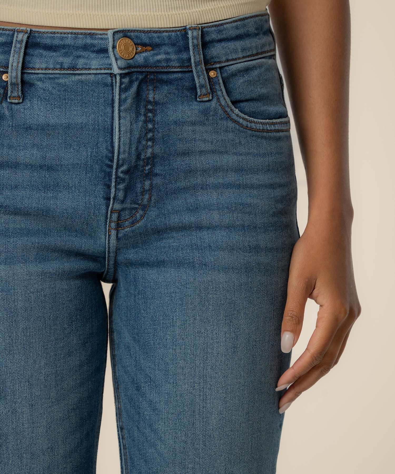 Kut Kelsey High Rise Fab AB Ankle Flare Raw Hem - Image 4