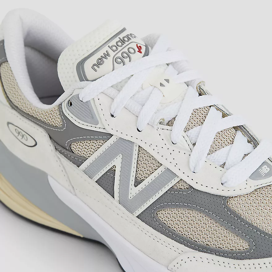 New Balance Unisex U990 Sneaker - Image 4